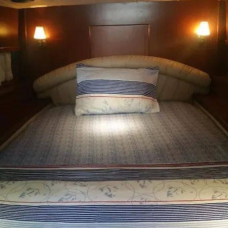 Motoryacht Botel
